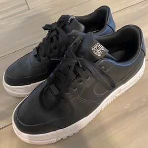 Black Nike Air Force 1’s in great condition